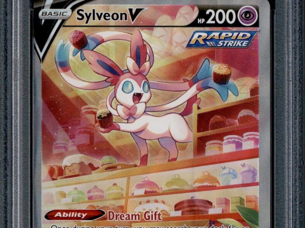 Sylveon V - 184/203 - PSA 8 - Alt Art - Evolving Skies - Pokemon - 10666